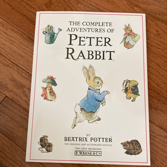 PETER RABBIT BASKET & BOOK BUNDLE ( free carrot plates!) - Picture 8 of 16
